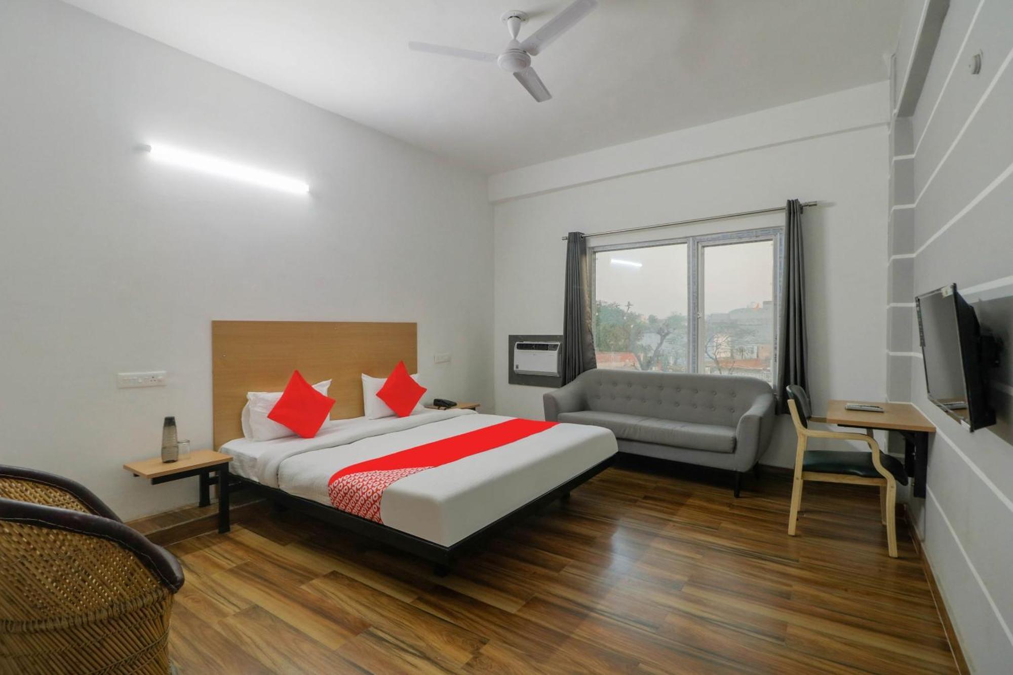 Townhall Bhiwadi Exterior photo
